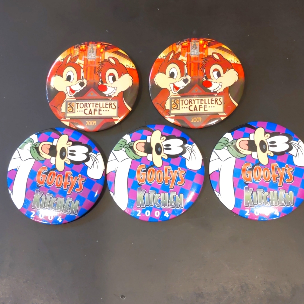 Five Disney collectible commemorative 2004 Chip and Dale Goofy Pins rare